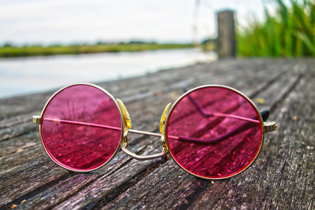 entdecken sie die neuesten modischen accessoires, die ihrem outfit den perfekten akzent verleihen. von eleganten schmuckstücken bis hin zu stilvollen taschen – finden sie die idealen details, um ihren persönlichen stil zu unterstreichen.
