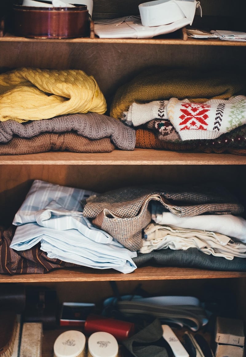 Wie Sie Ihre Garderobe clever und günstig aufbauen: Praktische Tipps für ein stilvolles Budget